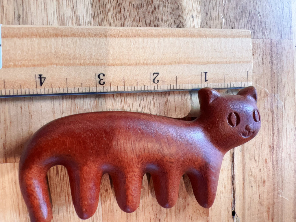 Cat-Shaped Wooden Scalp Massage Tool, Pocket-Friendly Size, Cozy Touch, Great Gift