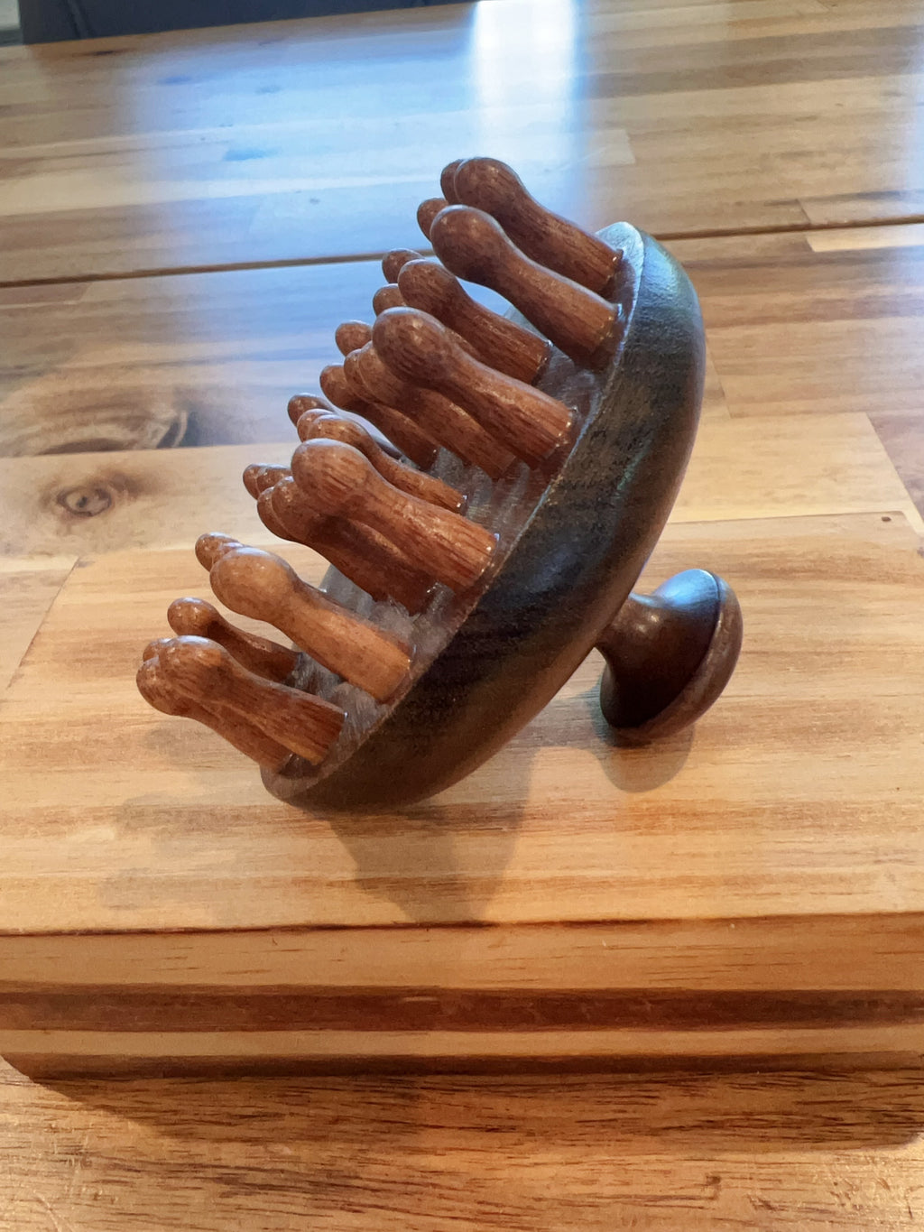 🌿Wood Scalp Massage Brush: Promotes relaxation and stress relief 🌿